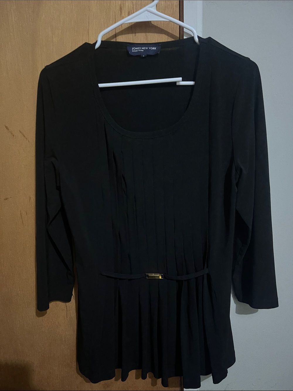 Jones New York Black Long-Sleeve Pleated Front Dress shirt with Waist Accent